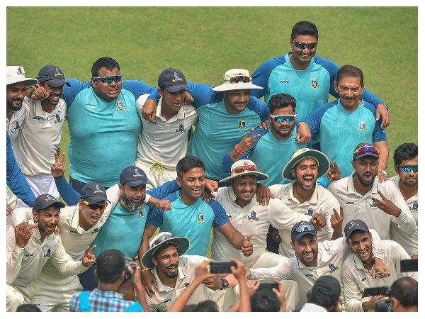 ಆಡುವ ಬಳಗ ಹೀಗಿದೆ