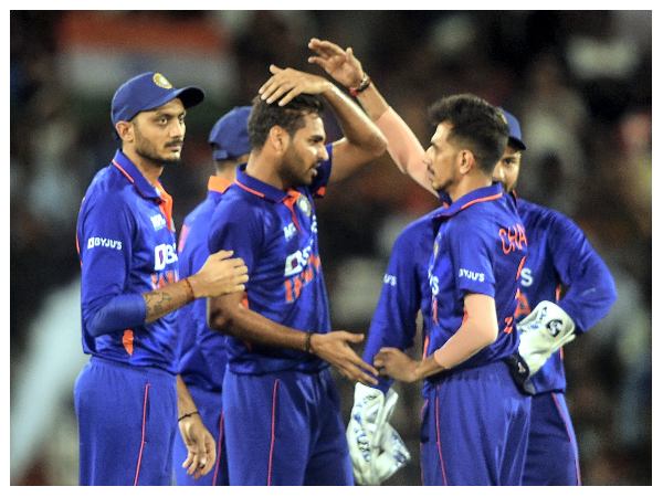 ಪವರ್‌ ಪ್ಲೇ ಓವರ್‌ನಲ್ಲಿ 3 ವಿಕೆಟ್ ಪಡೆದ ಭುವಿ