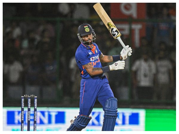 ಹಾರ್ದಿಕ್ ಪಾಂಡ್ಯ ಸ್ವಲ್ಪ ಮೇಲಿನ ಕ್ರಮಾಂಕದಲ್ಲಿ ಇಳಿಯಲಿ