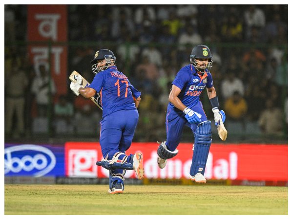 ಇತ್ತಂಡಗಳ ಸ್ಕ್ವಾಡ್ ಹೀಗಿದೆ 