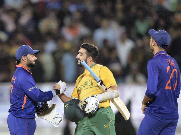 ದಕ್ಷಿಣ ಆಫ್ರಿಕಾ 87 ರನ್ಗಳಿಗೆ ಆಲೌಟ್ ದಕ್ಷಿಣ ಆಫ್ರಿಕಾ 87 ರನ್ಗಳಿಗೆ ಆಲೌಟ್