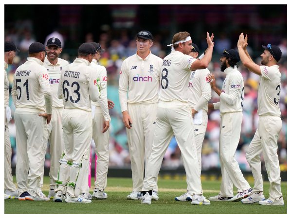 ಇಂಗ್ಲೆಂಡ್ ಆಡುವ ಬಳಗ