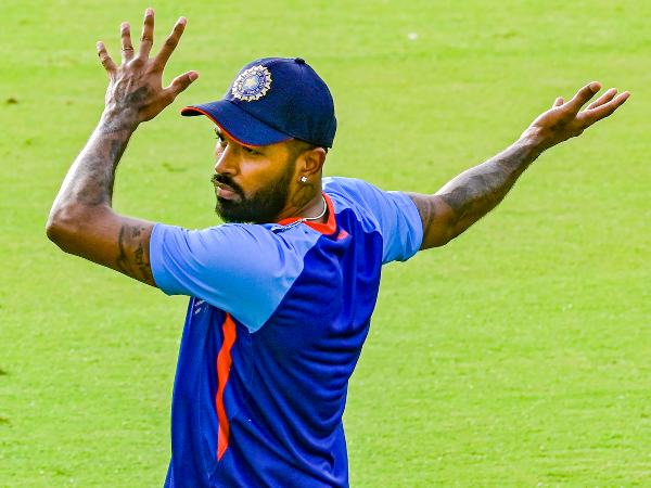 ಚೊಚ್ಚಲ ಪ್ರಯತ್ನದಲ್ಲಿಯೇ ಹಾರ್ದಿಕ್ ಪಾಂಡ್ಯ ಐಪಿಎಲ್ ಟ್ರೋಫಿ ಎತ್ತಿದರು