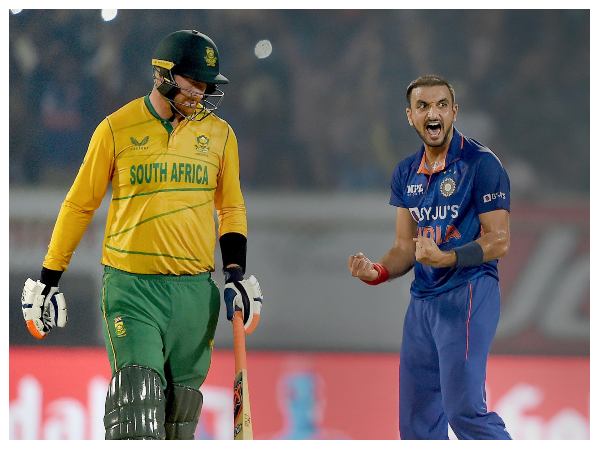 ವಿಶಾಖಪಟ್ಟಣದಲ್ಲಿ ನಾಲ್ಕು ವಿಕೆಟ್ ಕಬಳಿಸಿದ್ದ ಪಟೇಲ್