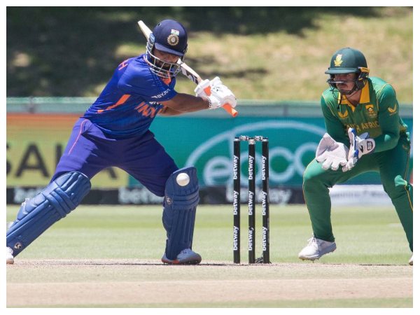 ಇತ್ತಂಡಗಳ ಸ್ಕ್ವಾಡ್‌ಗಳು