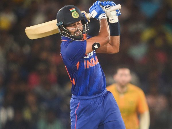 2. ಬ್ಯಾಟಿಂಗ್‌ನಲ್ಲಿ ಶ್ರೇಯಸ್ ಅಯ್ಯರ್ ಪರದಾಟ