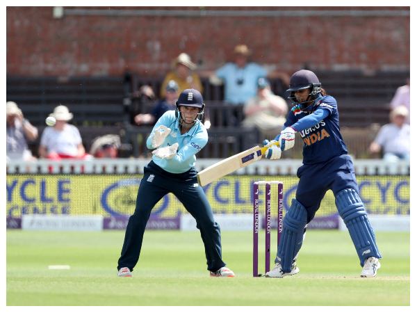 ಅಂತರಾಷ್ಟ್ರೀಯ ಕ್ರಿಕೆಟ್‌ನಲ್ಲಿ ಅತಿ ಹೆಚ್ಚು ರನ್ ಕಲೆಹಾಕಿರುವ ಮಹಿಳಾ ಕ್ರಿಕೆಟರ್