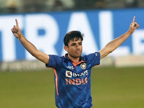 2. ಅಕ್ಷರ್ ಪಟೇಲ್ ಬದಲು ರವಿ ಬಿಷ್ಣೋಯಿಗೆ ಅವಕಾಶ 2. ಅಕ್ಷರ್ ಪಟೇಲ್ ಬದಲು ರವಿ ಬಿಷ್ಣೋಯಿಗೆ ಅವಕಾಶ