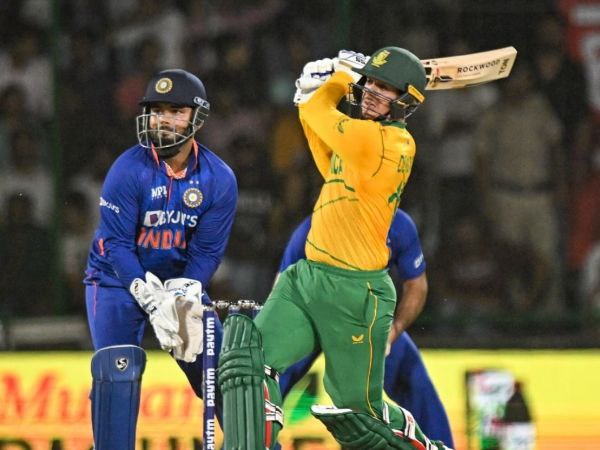 ದಕ್ಷಿಣ ಆಫ್ರಿಕಾದ ಇಬ್ಬರು ತಂಡದಿಂದ ಔಟ್ 