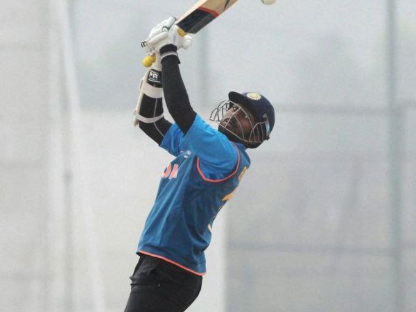 ಅಭಿನವ್ ಮತ್ತು ಪ್ರವೀಣ್ ಕುಮಾರ್ ಕೊಹ್ಲಿ ಜೊತೆ ಆರ್‌ಸಿಬಿಯಲ್ಲಿಯೂ ಇದ್ದರು