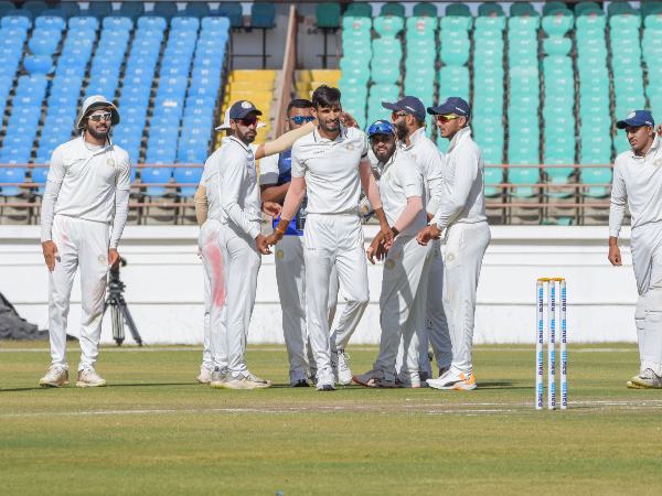 ಜಾರ್ಖಂಡ್ ಪರ ಸುಶಾಂತ್ ಮಿಶ್ರಾ ಮೂರು ವಿಕೆಟ್