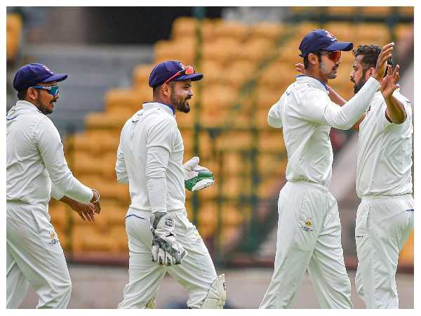 ಆಡುವ ಬಳಗ