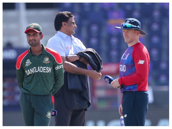 ಅಂಪೈರ್, ಮ್ಯಾಚ್ ರೆಫ್ರಿ