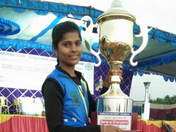 ಯೂನಿವರ್ಸಿಟಿ ಬ್ಲೂ ಆಗಿ ಮಿಂಚಿದ ಸಾಂಡ್ರಾ