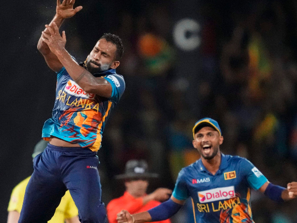 ಆರನ್ ಫಿಂಚ್ ಡಕ್‌ಗೆ ಔಟ್