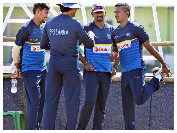 ಶ್ರೀಲಂಕಾ 212ರನ್‌ಗಳಿಗೆ ಆಲೌಟ್ 