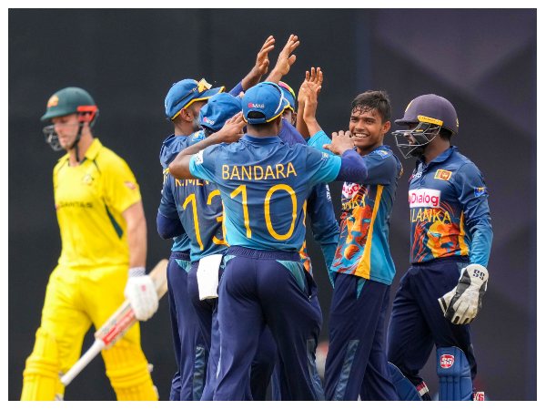 ಇತ್ತಂಡಗಳ ಆಡುವ ಬಳಗ 