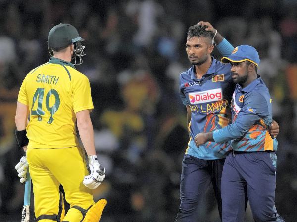 ಅಂತಿಮ ಓವರ್‌ನಲ್ಲಿ ಸಿಕ್ಸರ್‌ನೊಂದಿಗೆ ಶ್ರೀಲಂಕಾಗೆ ಗೆಲುವು