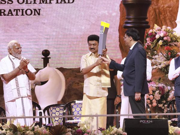ಚೆಸ್ ಒಲಿಂಪಿಯಾಡ್ ಜ್ಯೋತಿ ಮುಖ್ಯಮಂತ್ರಿಗೆ ಹಸ್ತಾಂತರ