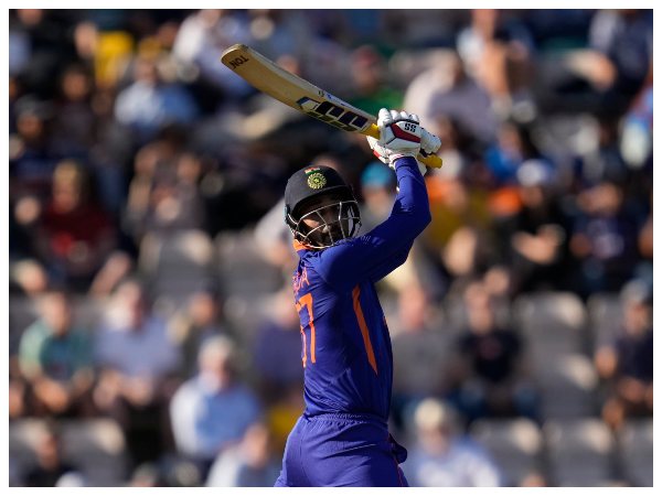 ಆಲ್‌ರೌಂಡರ್‌ನನ್ನು ಹೊಗಳಿದ ಸಬಾ ಕರೀಮ್