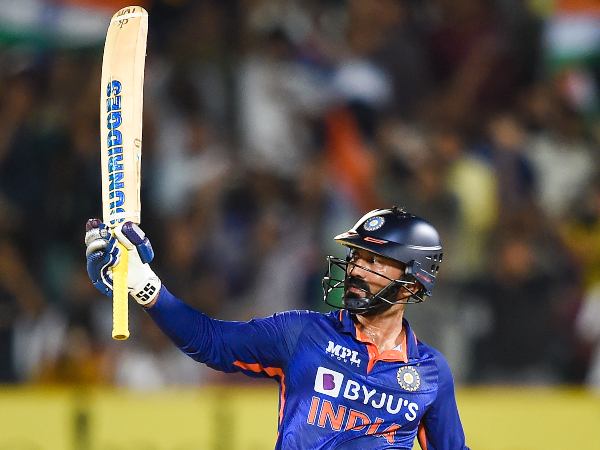 ದಿನೇಶ್ ಕಾರ್ತಿಕ್ 19 ಎಸೆತಗಳಲ್ಲಿ ಅಜೇಯ 41 ರನ್