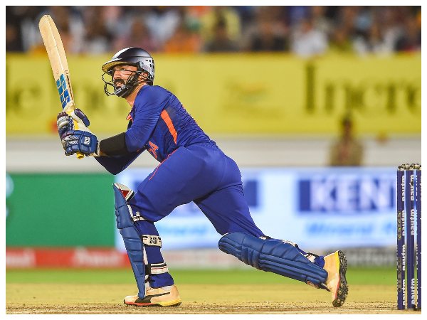 ನಾಯಕ, ಕೋಚ್ ಬಗ್ಗೆ ಹೊಗಳಿದ ಡಿಕೆ