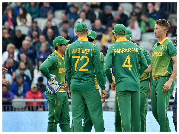 ದಕ್ಷಿಣ ಆಪ್ರಿಕಾ ಆಡುವ ಬಳಗ