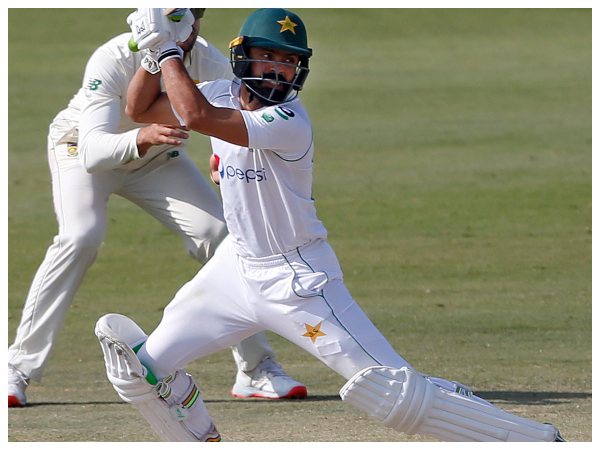 ಸಾವಿರ ರನ್ ಗಳಿಸಿದ ಪಾಕ್ ಆಟಗಾರ