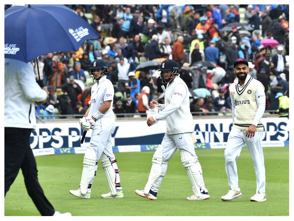 ಇತ್ತಂಡಗಳ ಆಡುವ ಬಳಗ