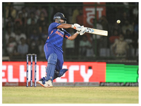 ಟೆಸ್ಟ್ ಸರಣಿಯ ಯಶಸ್ಸು ಮುಂದುವರಿಸಲಿದ್ದಾರಾ ಪಂತ್ ಟೆಸ್ಟ್ ಸರಣಿಯ ಯಶಸ್ಸು ಮುಂದುವರಿಸಲಿದ್ದಾರಾ ಪಂತ್