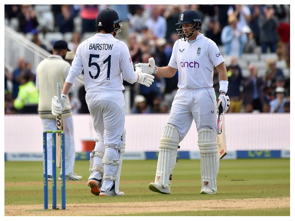 ಇತ್ತಂಡಗಳ ಆಡುವ ಬಳಗ