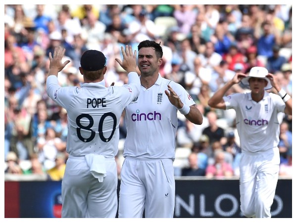 ಶಾರ್ಟ್ ಎಸೆತಗಳನ್ನು ಪರಿಣಾಮಕಾರಿಯಾಗಿ ಬಳಸಿದ ಇಂಗ್ಲೆಂಡ್