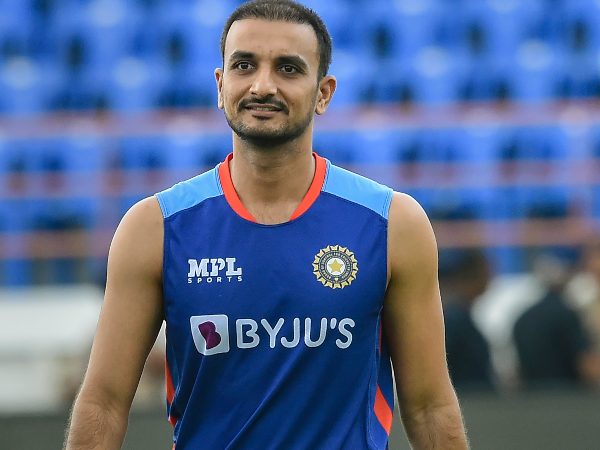 ಮೂರು ಓವರ್‌ಗಳಲ್ಲಿ 24 ರನ್ ನೀಡಿ, 1 ವಿಕೆಟ್ ಪಡೆದ ಹರ್ಷಲ್