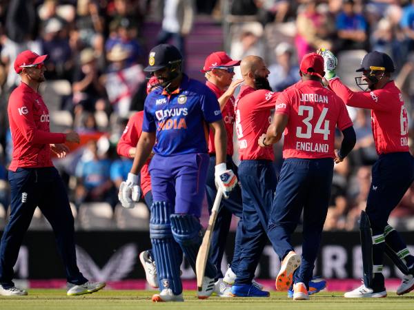 ಉಭಯ ತಂಡಗಳ ಆಡುವ 11ರ ಬಳಗ ಉಭಯ ತಂಡಗಳ ಆಡುವ 11ರ ಬಳಗ