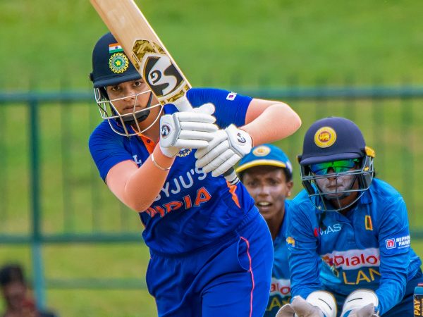 ಅನುಭವಿ ಸ್ಮೃತಿ ಮಂಧಾನ ಆರು ರನ್ ಗಳಿಸಿ ಔಟ್ ಅನುಭವಿ ಸ್ಮೃತಿ ಮಂಧಾನ ಆರು ರನ್ ಗಳಿಸಿ ಔಟ್