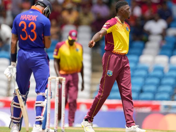 ಅಲ್ಜಾರಿ ಜೋಸೆಫ್ 46 ರನ್ ನೀಡಿ 2 ವಿಕೆಟ್