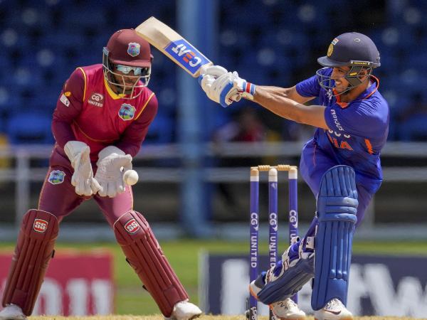 2 ರನ್ಗಳಿಂದ ಚೊಚ್ಚಲ ಏಕದಿನ ಶತಕ ಮಿಸ್ ಮಾಡಿಕೊಂಡ ಗಿಲ್ 2 ರನ್ಗಳಿಂದ ಚೊಚ್ಚಲ ಏಕದಿನ ಶತಕ ಮಿಸ್ ಮಾಡಿಕೊಂಡ ಗಿಲ್