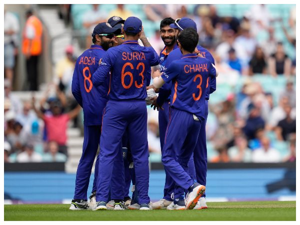 ಎರಡು ತಂಡಗಳ ಸ್ಕ್ವಾಡ್‌ಗಳು 