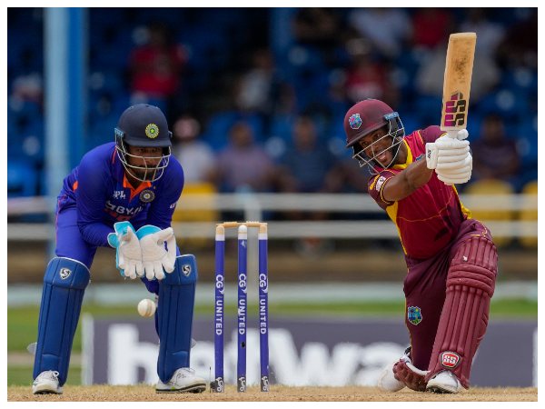 ಇತ್ತಂಡಗಳ ಆಡುವ ಬಳಗ