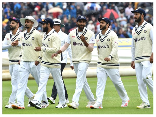 ಇತ್ತಂಡಗಳ ಆಡುವ ಬಳಗ 