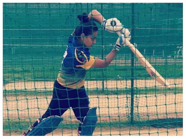 ವಿಕೆಟ್ ಹಿಂಬದಿಯಲ್ಲಿ ಕರುಣಾ ರೆಕಾರ್ಡ್‌