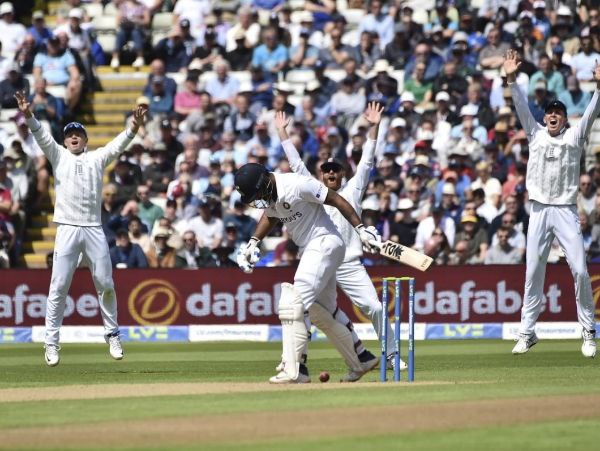 ಪಂದ್ಯದ ಆಡುವ ಬಳಗಗಳು 