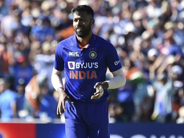 2. ಮೂರನೇ ವೇಗಿಯಾಗಿ ಹಾರ್ದಿಕ್ ಪಾಂಡ್ಯಾಗೆ ಬೌಲಿಂಗ್ 