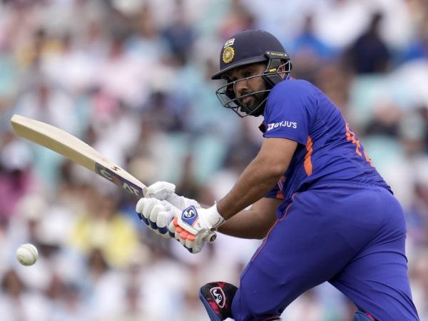 ರೋಹಿತ್ ಶರ್ಮಾ ಅರ್ಧಶತಕ, ಪವರ್ ಪ್ಲೇನಲ್ಲಿಯೇ ವಿಕೆಟ್ ಒಪ್ಪಿಸಿದ ಯಾದವ್ ರೋಹಿತ್ ಶರ್ಮಾ ಅರ್ಧಶತಕ, ಪವರ್ ಪ್ಲೇನಲ್ಲಿಯೇ ವಿಕೆಟ್ ಒಪ್ಪಿಸಿದ ಯಾದವ್