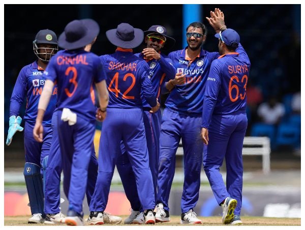 ಇತ್ತಂಡಗಳ ಆಡುವ ಬಳಗ ಹೀಗಿದೆ