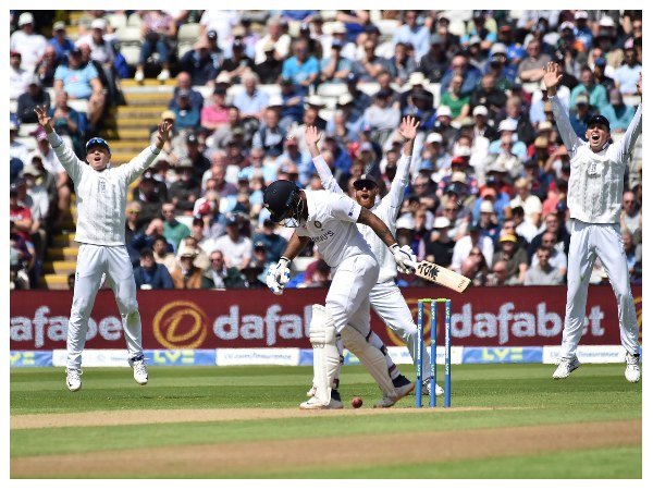 ಮೊದಲ ದಿನದಾಟದ ಆರಂಭದಲ್ಲಿ ಹಿನ್ನಡೆ ಮೊದಲ ದಿನದಾಟದ ಆರಂಭದಲ್ಲಿ ಹಿನ್ನಡೆ