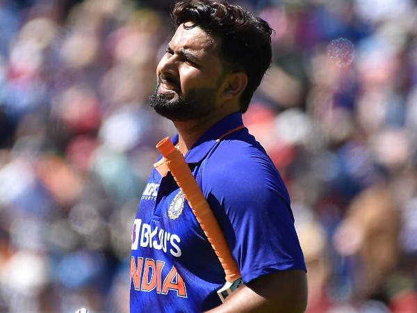 ಫೀಲ್ಡರ್‌ಗಳು 30 ಯಾರ್ಡ್ ಸರ್ಕಲ್‌ನೊಳಗೆ ಇರುತ್ತಾರೆ