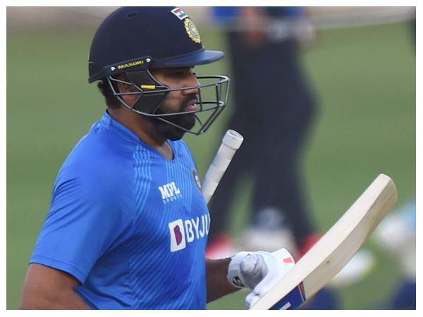 ವಿದೇಶದಲ್ಲಿ ಅತ್ಯದಿಕ ಸರಾಸರಿ ಹೊಂದಿರುವ ಪ್ಲೇಯರ್ ಹಿಟ್‌ಮ್ಯಾನ್‌