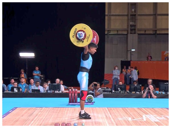 ರಾಷ್ಟ್ರೀಯ ಚಾಂಪಿಯನ್ ಸಂಕೇತ್