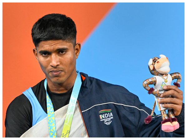 ಭಾರತೀಯ ಸೇನೆಗೆ ಪದಕ ಅರ್ಪಣೆ